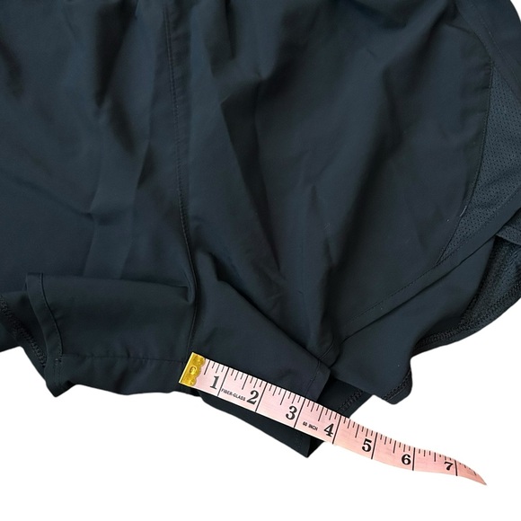 Under Armour Women’s Black Heat Gear Loose Running Shorts S - Picture 6 of 7